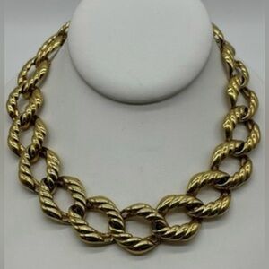 Beautiful vintage signed Fernando Originals gold tone necklace